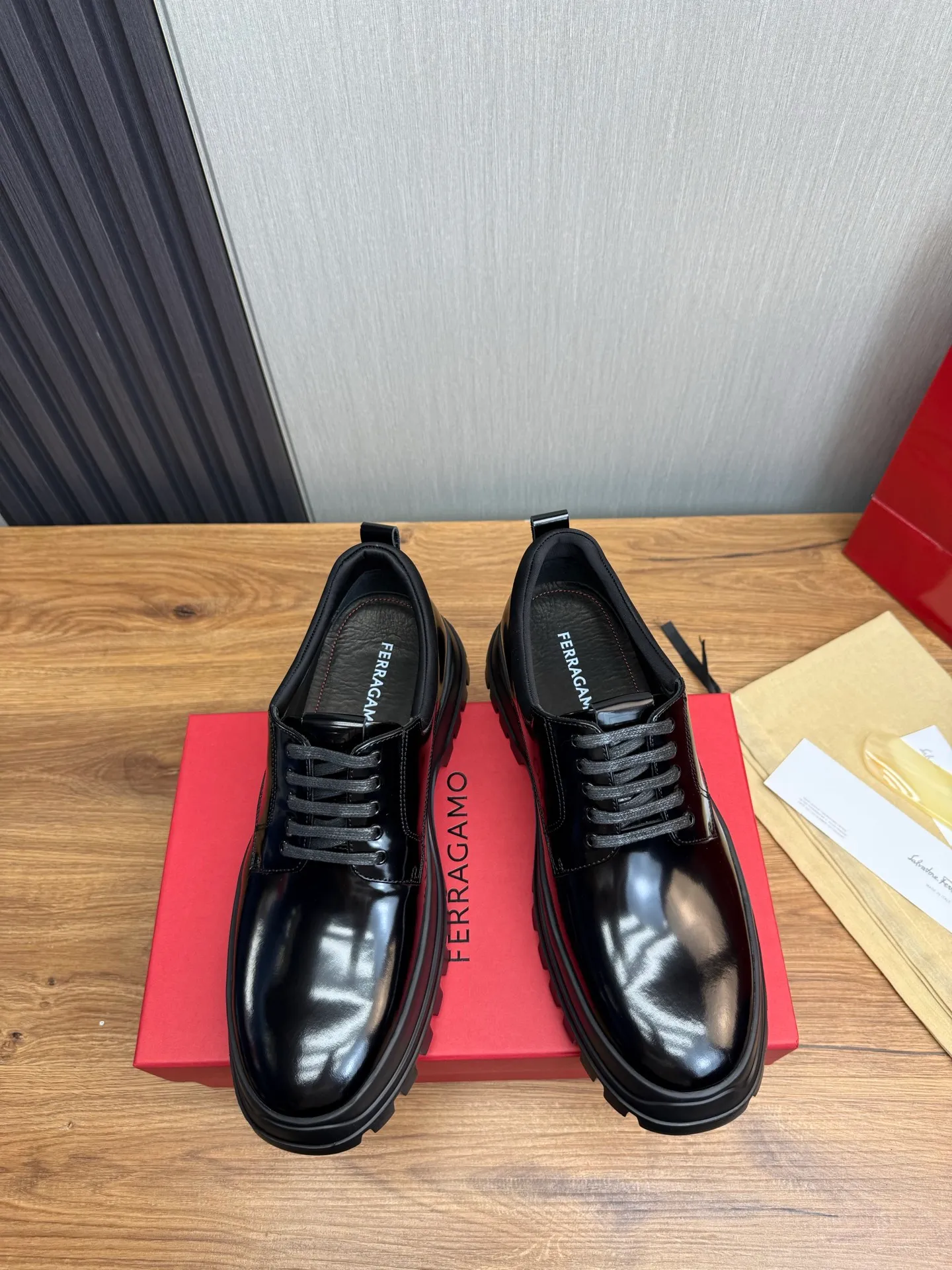 Men's shoes 💰880💰 Ferragamo. [Ferragamo] Men's Loaf leather shoes, the latest hot style, 1:1 original purchase quality, top quality, imported open-edge beaded cowhide leather on the upper, hand-made three-dimensional stitching highlights the round toe design, the inner feet are made of imported cowhide, with original wear-resistant rubber outsole, matching code 39-44, (38, 45 custom-made, non-refundable)